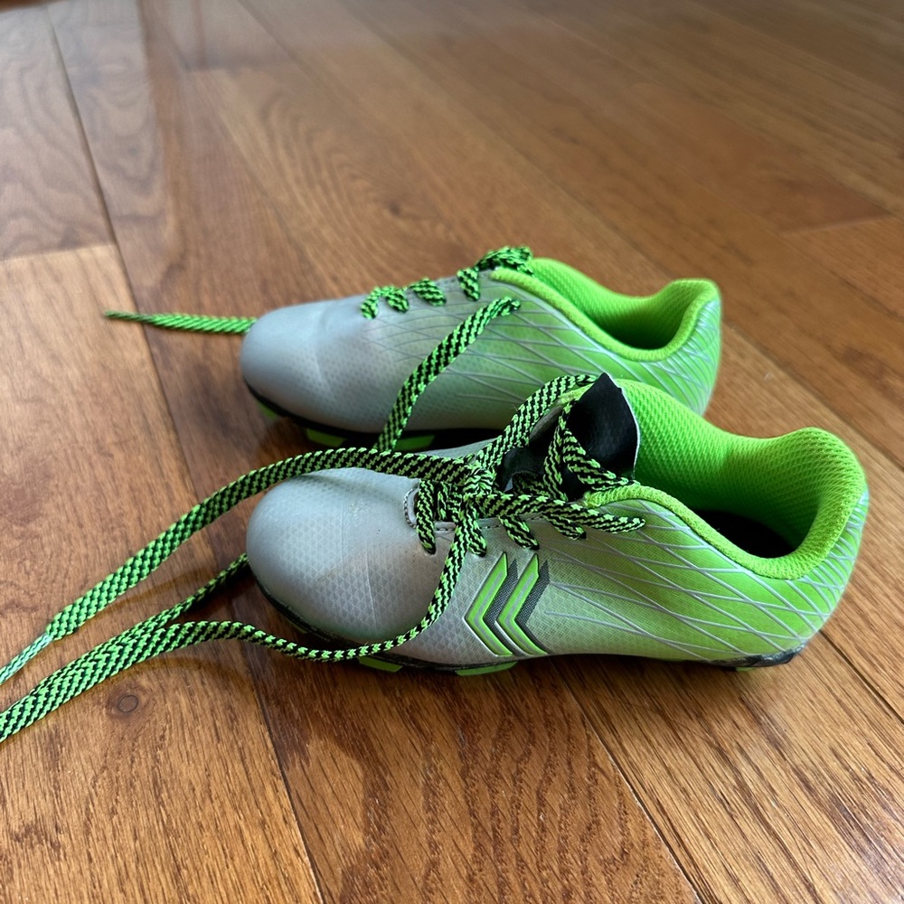 Kids cleats